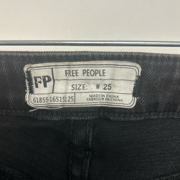 Free‎ People Button Fly Studded Distressed Raw/Frayed Hem Black Jeans - Size 25 - Picture 3 of 9
